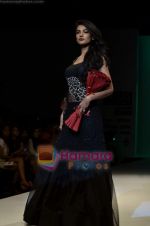 Sonal Chauhan walks the ramp for Sylph By Sadan show on Wills Lifestyle India Fashion Week 2011-Day 4 in Delhi on 9th April 2011 (4).JPG
